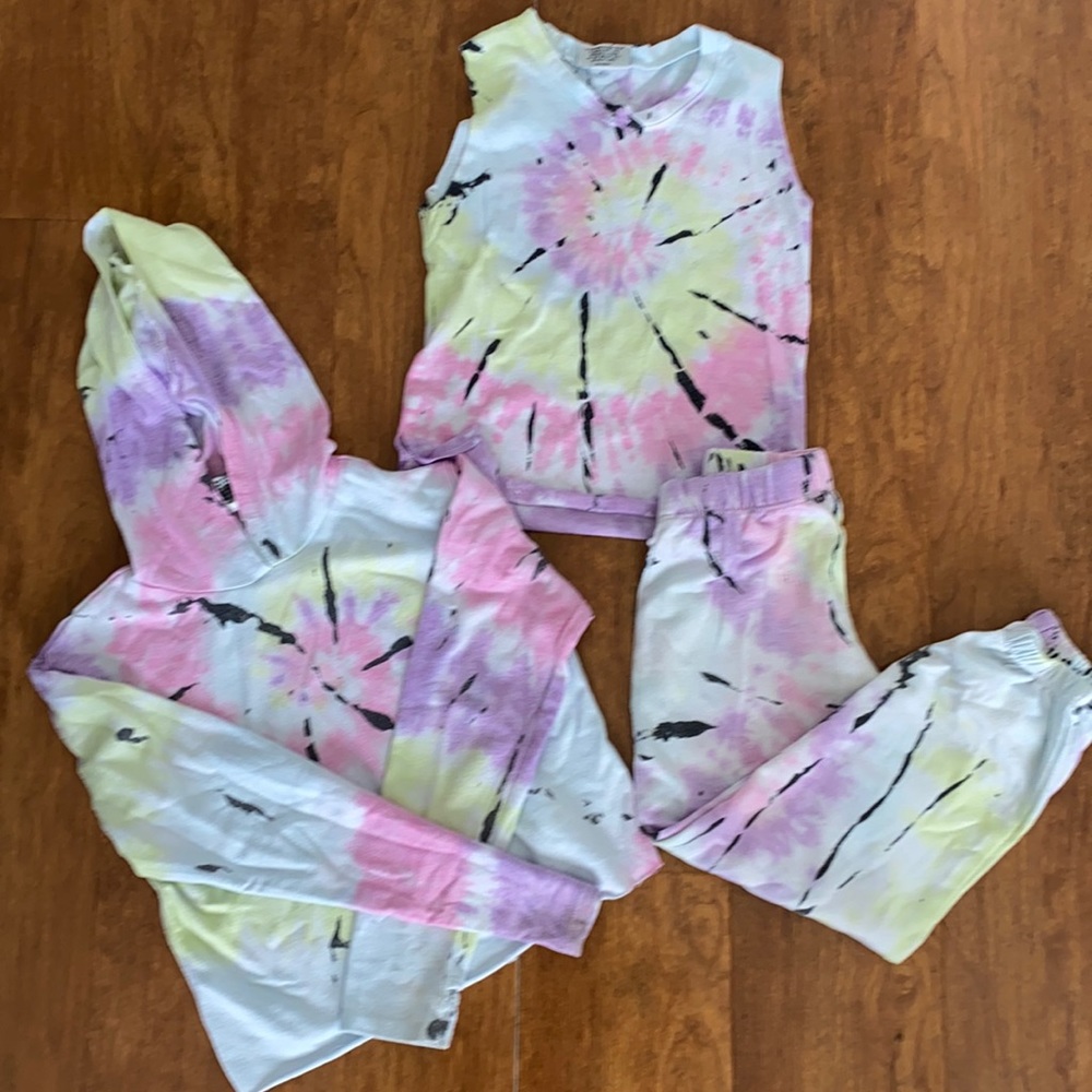 Firehouse 3 piece tie dye set.